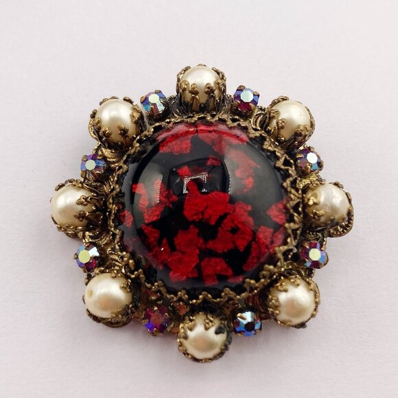 VINTAGE Red and black foil glass faux pearl AB rhinestone filigree round brooch - Picture 4 of 8